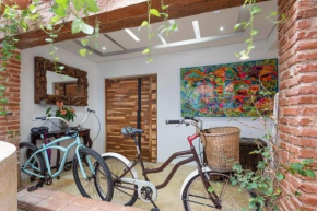 Charming Old City Loft with Jacuzzi!